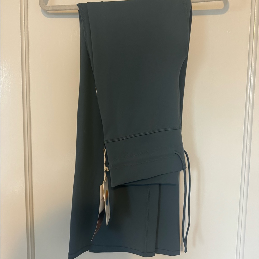 NWT VUORI DAILY WIDELEG PANTS